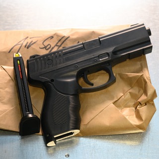 Softair-Waffe. Ein Jugendlicher soll mit einer Softair-Waffe Menschen in Reutlingen bedroht haben.(Symbolbild)