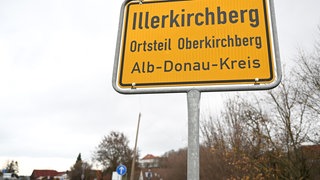 Das Ortsschild des Ortsteils Oberkirchberg von Illerkirchberg (Alb-Donau-Kreis). 