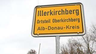 Das Ortsschild von Illerkirchberg. Der verurteilte Vergewaltiger von Illerkirchberg muss sich vor dem Ulmer Amtsgericht verantworten. (Archivbild)