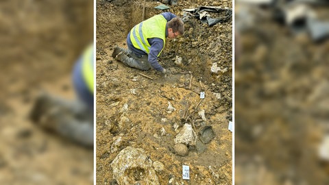 Archäologen haben in Gerstetten im Landkreis Heidenheim ein frühalamannisches Kammergrab geborgen. Dort ist in der ersten Hälfte des vierten Jahrhunderts ein etwa 60-jähriger Mann beigesetzt worden.