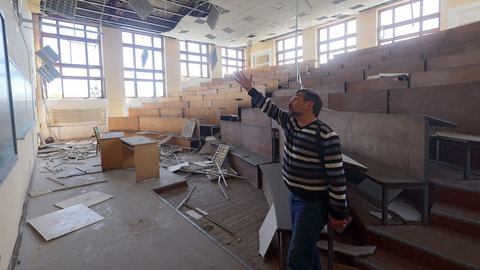 Ein zerstörter Hörsaal an der Karazin Universität Charkiw. Ein Großteil der Karazin Universität Charkiw ist mittlerweile durch den Krieg zerstört.