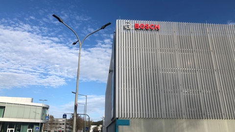 Das Bosch-Werk 2 im Schwäbisch Gmünder Osten: Ein riesiges fensterloses Produktionsgebäude.