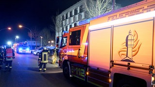 Der Brand in dem sechsstöckigen Apartementhaus in Neu-Ulm am Samstagabend war schnell gelöscht. 