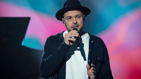 Stargast beim Konzert der Big Band der Bundeswehr ist der Jazzsänger Max Mutzke. Das Konzert findet am Samstag, dem 31.5.25, um 21 Uhr auf dem Münsterplatz statt.
