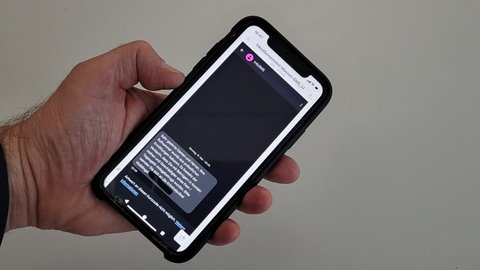 Knapper Text, große Wirkung: Mit dieser Massen-SMS hat die Polizei nach eigenen Angaben hunderte Menschen erreicht und damit zahlreiche Betrugsfälle verhindert.