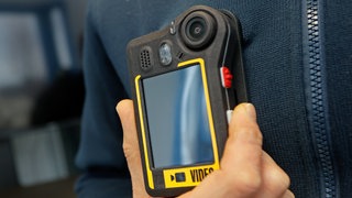 Die Patrouilliernden der Ulmer Nachtwache sollen nach dem Konzept von Mario Schneider mit Bodycams und Funkgeräten ausgestattet werden.