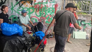Die Stadt Ulm hat am Mittwoch ein Camp von Obdachlosen unter der Eisenbahnbrücke an der Donau geräumt. Die angekündigte Aktion verlief nach SWR-Informationen friedlich.  