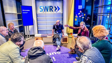 Die Studioleiterin des SWR in Ulm, Daniela Baumann, bei "Ask me anything" im PopUp Studio.