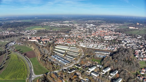 In Ellwangen ist das Militärgelände in mehrere Bereiche aufgeteilt. Der historische Bereich wird bereits zivil genutzt, der technische Bereich steht leer. Am Gelände auf dem Hungerberg haben jetzt sowohl die Stadt als auch die Bundeswehr Interesse.