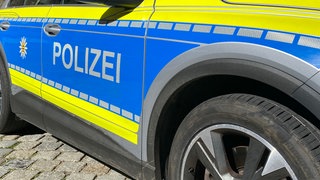 Bis Mittag bleibt die Straße nach dem Verkehrsunfall zwischen den Gschwender Ortsteilen Frickenhofen und Rotenhar gesperrt, so die Polizei. (Symbolbild)