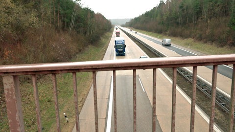 Nach einem Steinwurf vergangenes Jahr auf der A7 bei Ellwangen ist der Schwäbisch Gmünder LKW-Fahrer Wolfgang Hahn auf dem rechten Auge blind. 