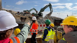 Eine Baustelle hautnah erleben: Das können Kinder bei speziellen Führungen in Ulm.