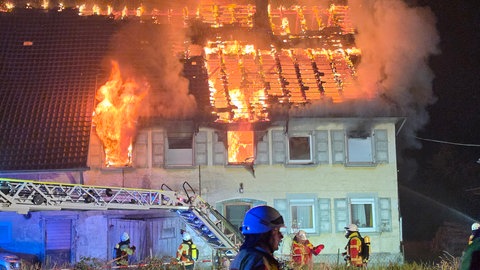 Beim Eintreffen der Feuerwehr brannte der Dachstuhl bereits.