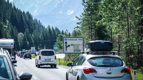 Die mautfreie Fernpass-Route ist beliebt, an Spitzentagen fahren hier bis zu 30.000 Fahrzeuge durch. 