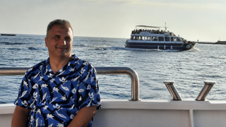 Ferdi Soylu sitzt auf einer Fähre. Der Familienvater aus Ulm wurde beim Urlaub in der Türkei verhaftet. Das Bild wurde im Urlaub in der Türkei vergangenes Jahr aufgenommen.