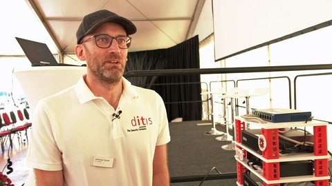 Johannes Eberleh ist "Ethical Hacker": "Wir machen im Prinzip Ähnliches wie die tatsächlichen Angreifer", sagt er. "Nur wir schreiben eine Rechnung und keinen Erpresserbrief."