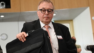 Ex-Landrat Jürgen Pföhler schweigt vor dem U-Ausschuss zur Flutkatastrophe an der Ahr.