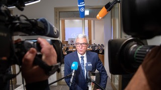 Innenminster Roger Lewentz (SPD) nach seiner Aussage im Untersuchungsausschuss des Landtags von Rheinland-Pfalz zur Flutkatastrophe