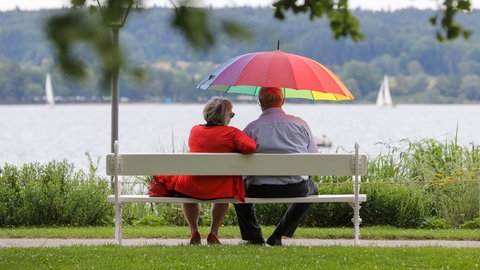 Das Renteneintrittsalter ist 2023 in Rheinland-Pfalz auf etwas über 64 Jahre gestiegen.