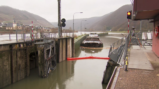 Die durch einen Unfall zerstörte Mosel-Schleuse in Müden im Kreis Cochem-Zell (Archivbild). Jetzt steht die Ursache fest.