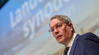 Alexander Schweitzer bei einer Rede. Gegen ihn hat die CDU-Fraktion im Landtag Klage eingereicht.