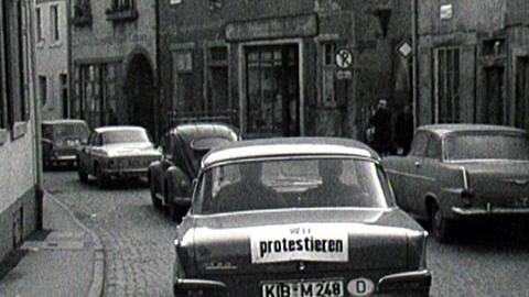 Alte Autos in den Straßen von Rockenhausen - Protest gegen die Fusion 1969