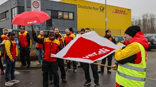 Auch am Donnerstag kommt es zu Arbeitsniederlegungen bei DHL - ver.di hatte zu Warnstreiks aufgerufen.