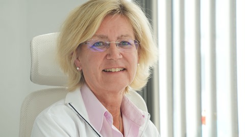 Ärztin Astrid Weber in ihrer Long-Covid-Ambulanz in Koblenz