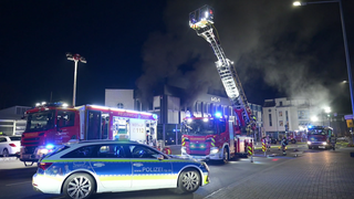 In Worms hat es am Abend einen Brand in einem Autohaus gegeben.