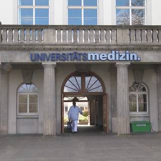 Eingang der Uni-Medizin Mainz