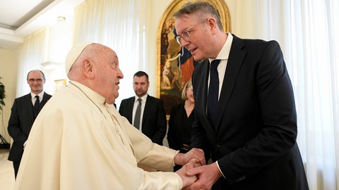 Papst Franziskus empfängt Anfang Februar 2025 den rheinland-pfälzischen Ministerpräsidenten Alexander Schweitzer (SPD) in Rom