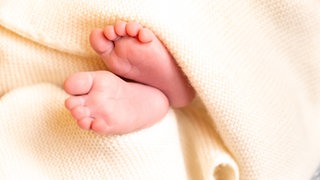 Babyfüße: Elternzeit ist bei Bürgermeistern nicht vorgesehen