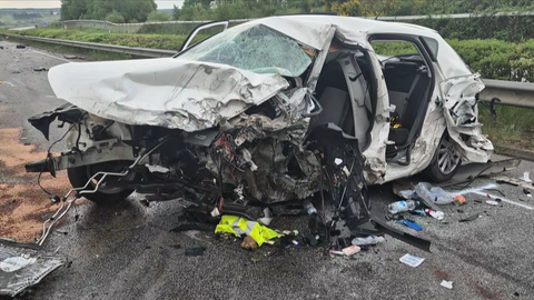 Ein Falschfahrer hat auf der A60 in der Eifel einen tödlichen Unfall verursacht. Eine Frau kam bei dem Frontalzusammenstoß ums Leben.