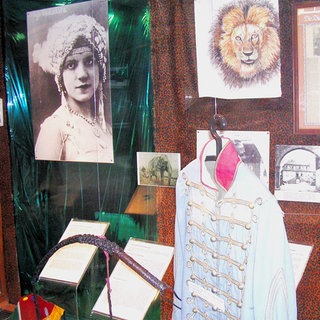 Ein Kostüm, Fotos und Bilder im Circusmuseum "Bajasseum" in Enkenbach-Alsenborn.