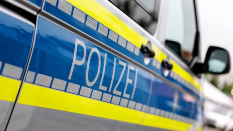 Blaulicht (Symbolfoto): Nach einem Überfall auf ein Wettbüro läuft die Fahndung