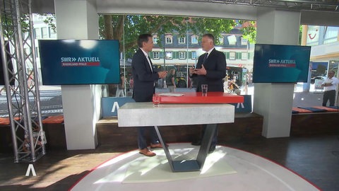 Nachrichtensprecher Sascha Becker mit CDU-Chef Gordon Schnieder