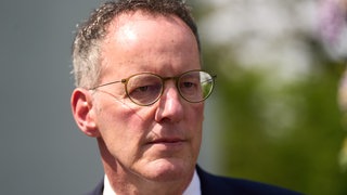 Der rheinland-pfälzische Innenminister Michael Ebling (SPD) äußert sich im Deutschlandfunk zur Neuregelung der Überprüfung der Verfassungstreue für Beamte und Beamtinnen.