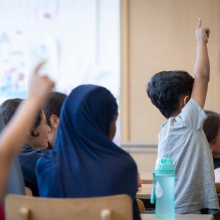 Im ersten Halbjahr 2025 sind weniger Asylbewerber nach RLP gekommen. Trotzdem ist der betreuungsbedraf hoch, wie beim Deutschunterricht.