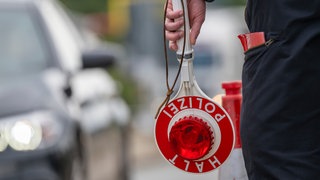 Die Polizei hat bei Grenzkontrollen in RLP und im Saarland über 4.000 illegale Einreisen registriert.