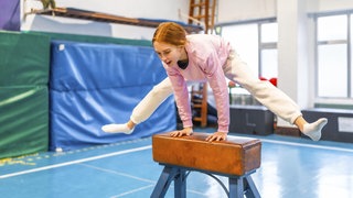 Mit einem radikal neuen Konzept will ein Gymnasium in Mainz-Mombach Leichtigkeit in den Schulalltag bringen. (Symbolbild)