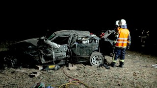 Ein 31-jähriger Mann ist bei einem Unfall auf der A65 bei Haßloch in der Pfalz ums Leben gekommen. Laut Polizei kam für den Fahrer jede Hilfe zu spät. 
