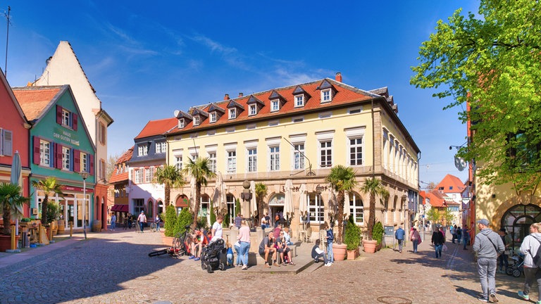 Römerplatz im historischen Stadtzentrum in Bad Dürkheim.