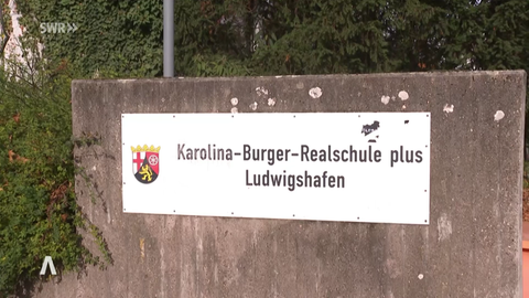 Schild der Karolina Burger Realschule
