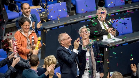 Mitglieder des Bundestages nach Bekanntgabe des "Ehe für alle"-Beschlusses im Plenum