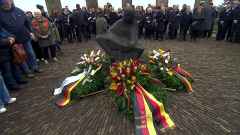 Die zentrale Gedenkfeier des Landes Rheinland-Pfalz fand auf dem Ehrenfriedhof der Eifelgemeinde Daleiden statt.