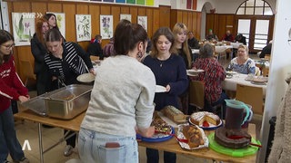 Schülerinnen führen ehrenamtliche Arbeit aus