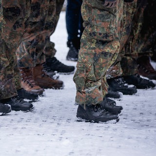 Bundeswehrsoldaten stehen in einer Formation (Symbolbild).
