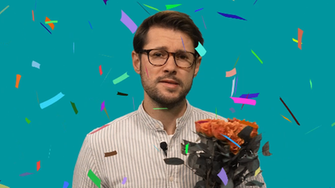 Host Fabian erklärt in 30 Sekunden, wie der Rosenmontag wahrscheinlich zu seinem Namen gekommen ist.