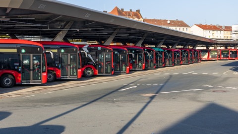 Der Warnstreik im öffentlichen Nahverkehr in Rheinland-Pfalz wird am Samstag fortgesetzt.