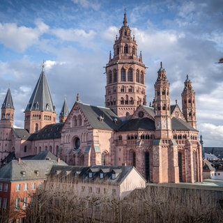 Offener Blick auf den Mainzer Dom. Aber auch das Innere der Bischofskirche kann kostenlos besichtigt werden.